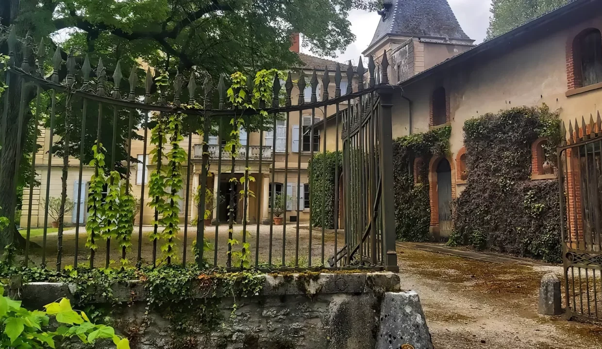 Cewi Conciergerie Grenoble Le Chateau De Barral A Hauterives13